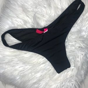 High thigh sexy Victoria’s Secret bikini bottoms🖤